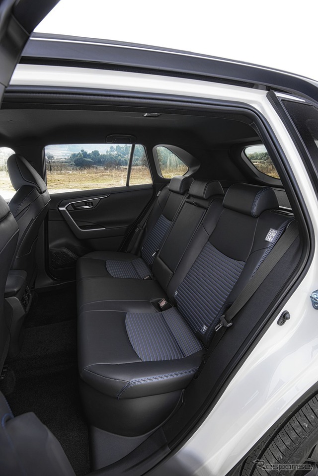 トヨタRAV4ハイブリッド 新型(欧州仕様)