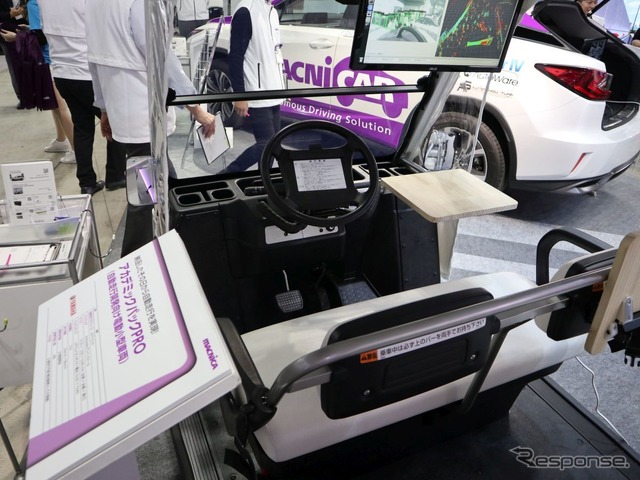 マクニカのブースに展示された「アカデミックパックPRO」。ヤマハの電動カートをベースに自動運転が可能(オートモーティブワールド2019)