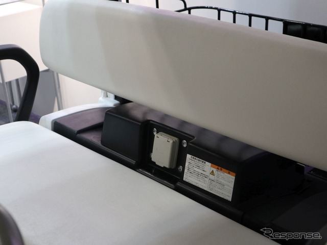 マクニカのブースに展示された「アカデミックパックPRO」。ヤマハの電動カートをベースに自動運転が可能(オートモーティブワールド2019)