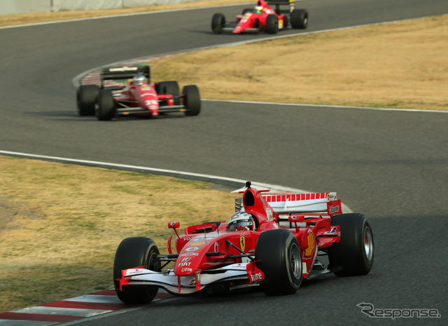 写真先頭はミハエル・シューマッハが2006年のF1を戦ったマシン「フェラーリ248F1」。ドライバーはジュリアーノ・アレジ（2018年の鈴鹿ファン感謝デー）。