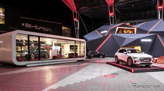 ドイツ・ミュンヘン国際空港に展示されるアウディe-tron