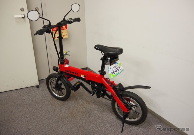 グラフィットが現在販売しているペダル付き電動バイク「GFR-01」。