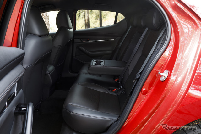 マツダ3(欧州仕様SKYACTIV-G2.0)