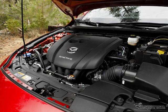 マツダ3(欧州仕様SKYACTIV-G2.0)