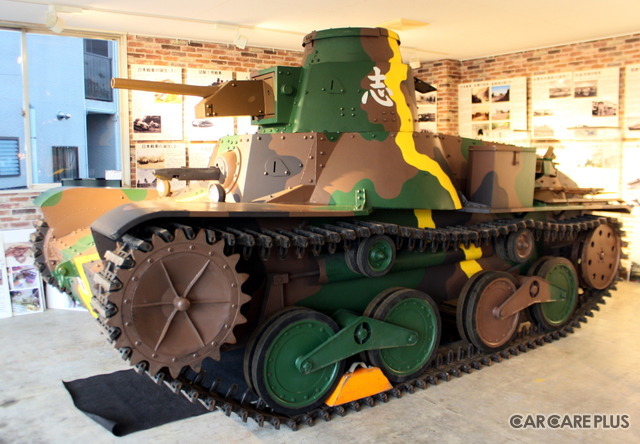 プライベートミュージアム「社長の小部屋」の展示車両(九五式軽戦車/撮影用プロップモデル)