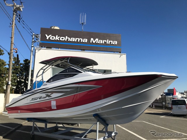 ヤマハのSR-X24はフィッシングというよりは、仲間とのクルージングを楽しみたい人向けのボート。