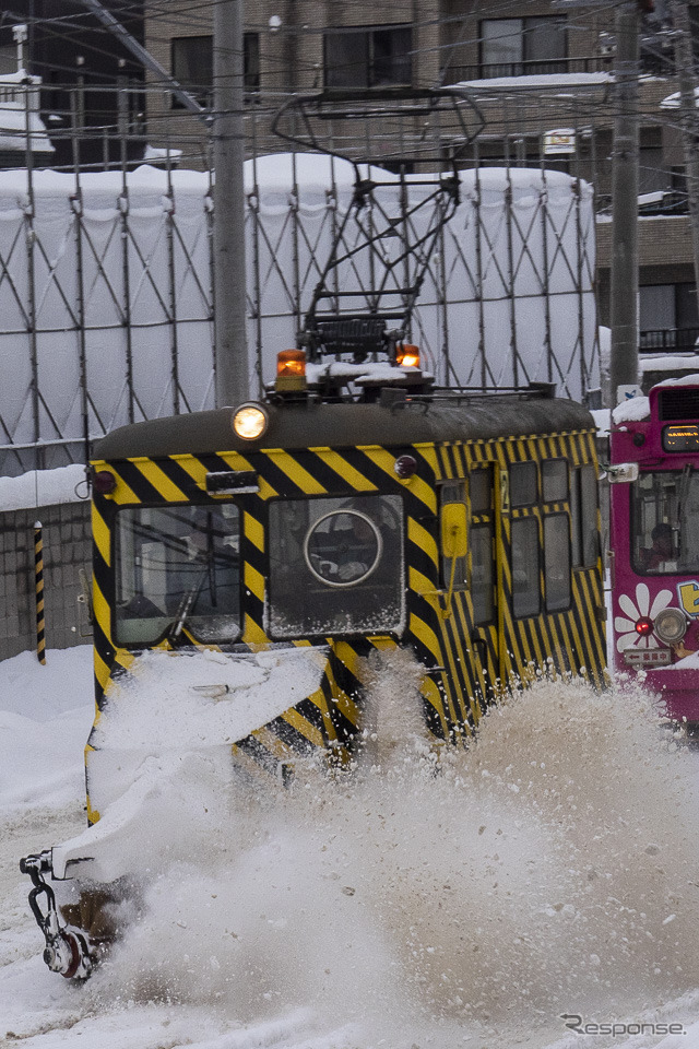 脱線した雪1形雪2号。2019年1月25日撮影。