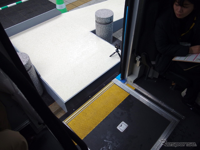 6cmていどまで寄せられる(自動運転のある未来ショーケース)。