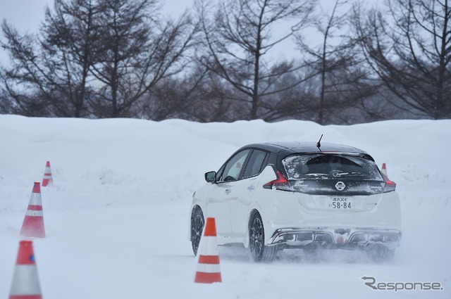 日産 リーフ(日産インテリジェントモビリティ雪上試乗会)