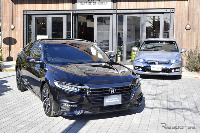 ホンダ インサイト 新型(左)と2代目(右)