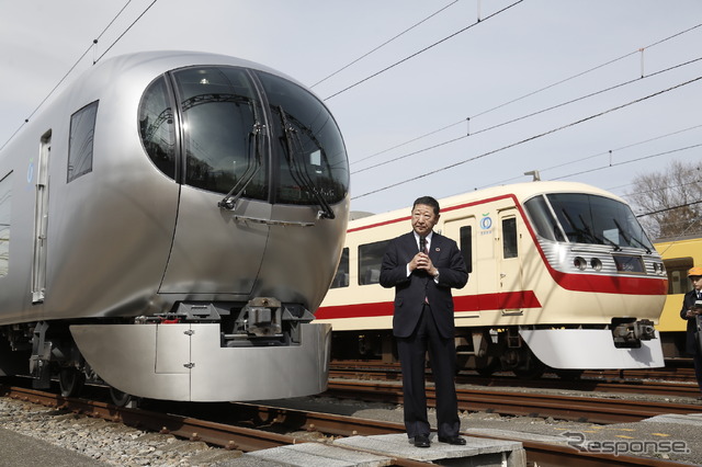 内覧会で挨拶に立つ西武鉄道の後藤高志取締役会長