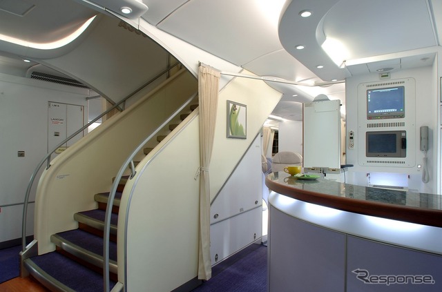 エアバスA380メインデッキ、ウェルカムデスク(2007年)