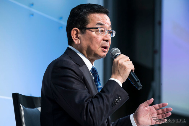 記者会見するホンダの八郷社長 (c) Getty Images