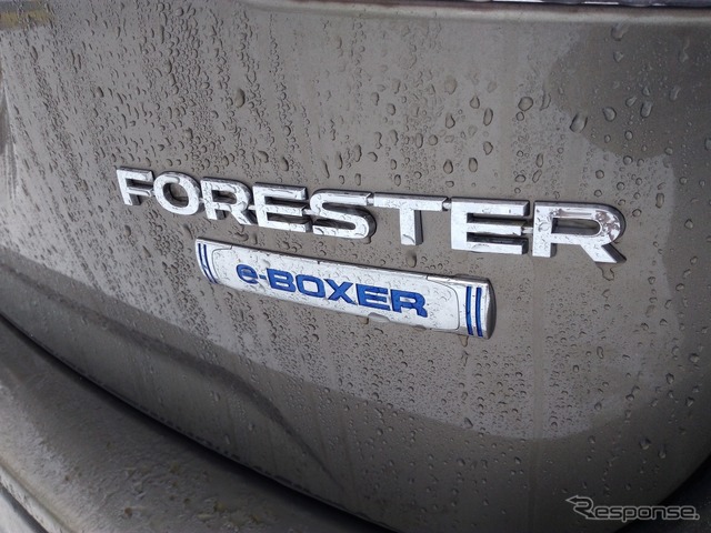スバル フォレスター アドバンス(e-BOXER)