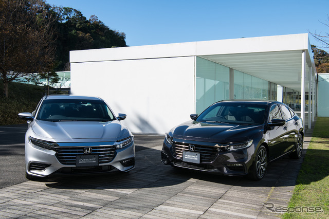 ホンダ・インサイトEX(シルバー)とEXブラックスタイル