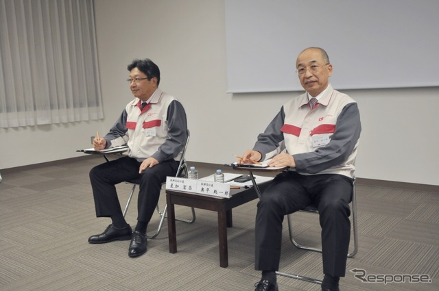ダイハツ工業の星加 宏昌 副社長(左)と奥平総一郎 取締役社長