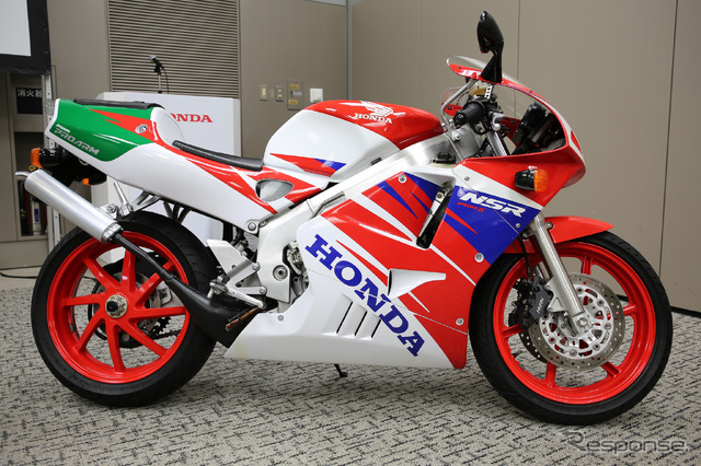 NSR250R。ホンダコレクションホールから実車を持ち込み展示された。