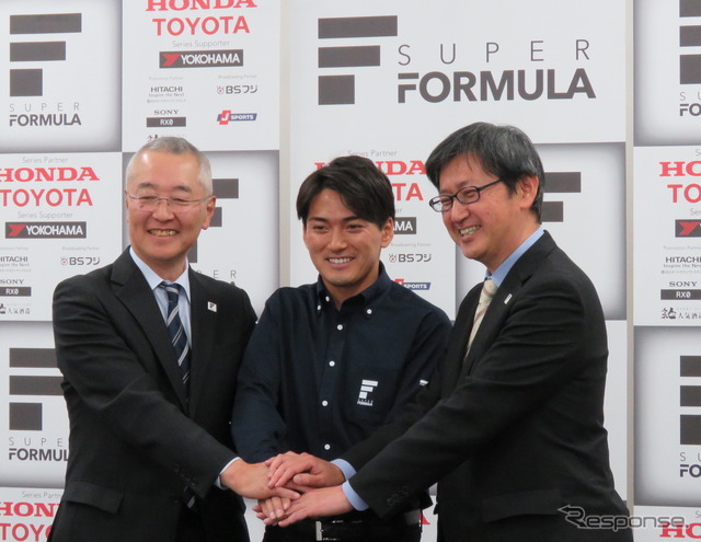 BSフジの新たな実況陣、野崎アナ(左)と塩原アナ(右)。昨季はSFを戦っていた千代勝正選手(中央)がレポーターを務める。