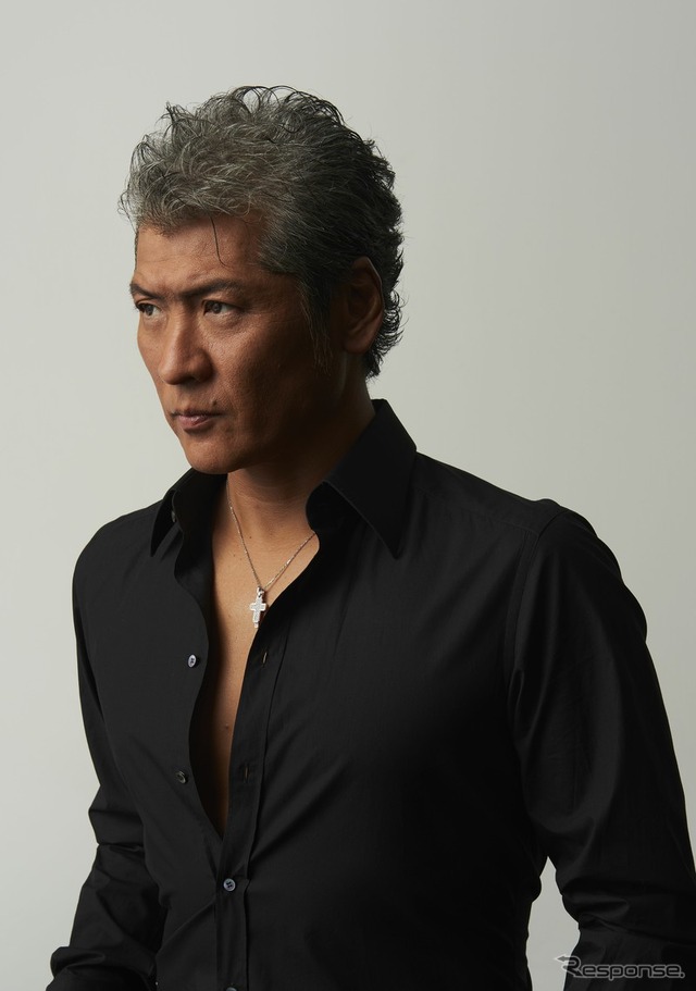 1984年にシングル『モニカ』で歌手デビュー。TBS系ドラマ『下町ロケット』などで俳優としての活躍もめざましい吉川晃司。