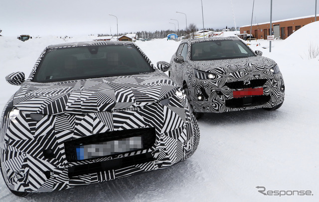 プジョー 2008 新型と同時にテストするDS 3 クロスバック(左)