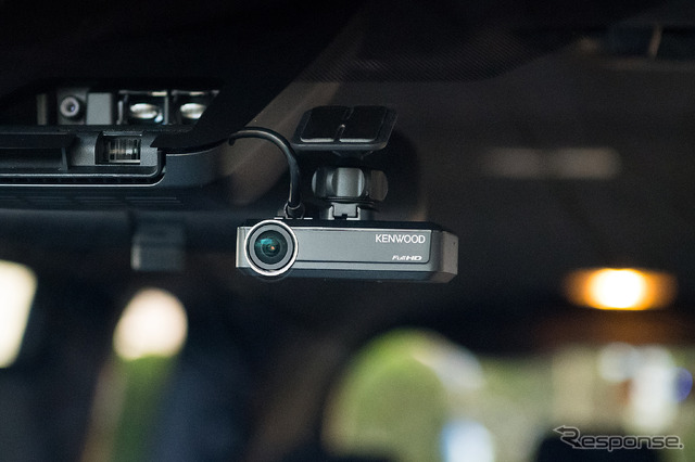 別売のナビ連携型ドライブレコーダー『DRV-N530(フロント用)』と『DRV-R530(リア用)』を接続する事で安全性や防犯性も格段に上がる