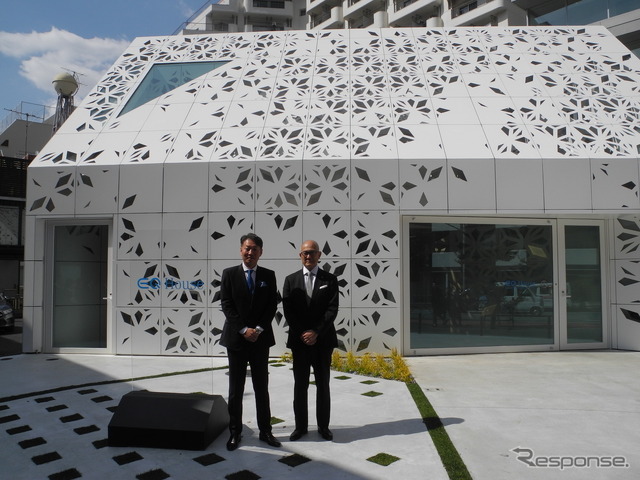EQ Houseとメルセデスベンツ日本の上野金太郎社長兼CEO(左)、竹中工務店の大神正篤副社長