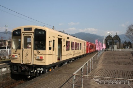 人吉駅に集まるくま川鉄道の観光列車、田園シンフォニー