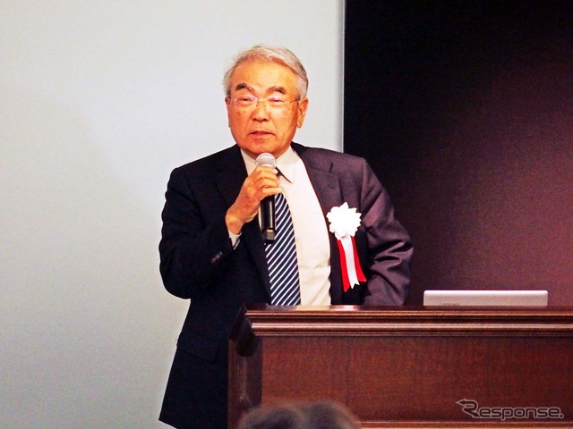 最後は金出 武雄氏(カーネギーメロン大学 ワイタカー冠全学教授)による総評が行われた。次回からは英語での発表を前提としたいとも語った