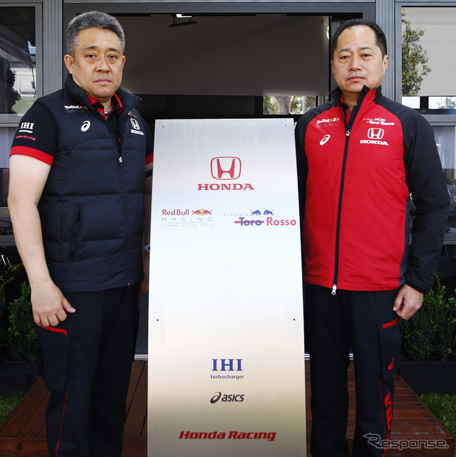 ホンダF1とアシックスがパートナー契約を締結(写真左はホンダのモータースポーツ部長、山本雅史氏。右はホンダF1テクニカルディレクターの田辺豊治氏)。