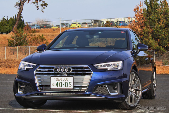 アウディ A4 45TFSI クワトロスポーツ