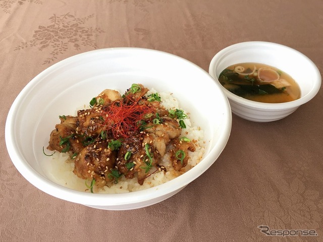 鶏もも肉のピリ辛丼 1000円