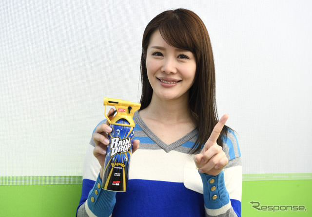 これ1本でガラスもボディも簡単施工!(モデル:宇水遥香)