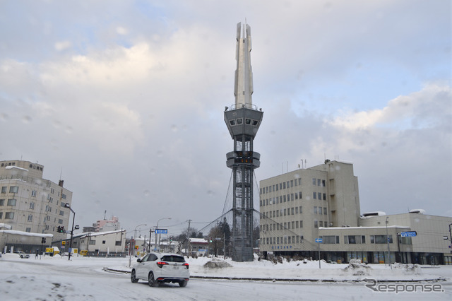 北海道旭川市内から北上。雪の一般道と高速道で試乗した。