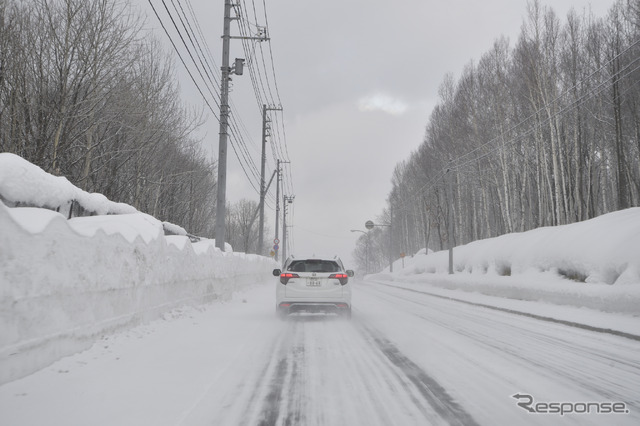 北海道旭川市内から北上。雪の一般道と高速道で試乗した。