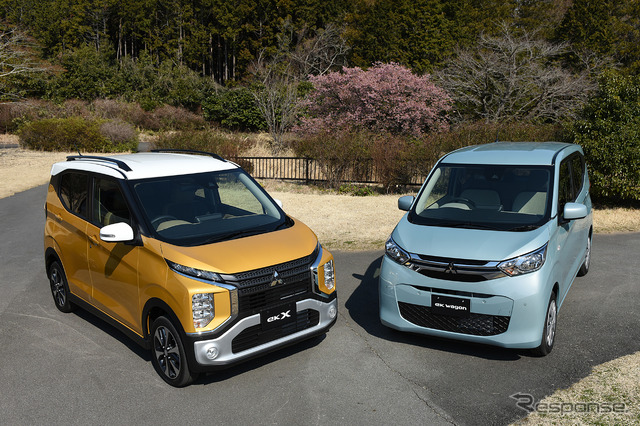 eKクロス(向かって左)とeKワゴン
