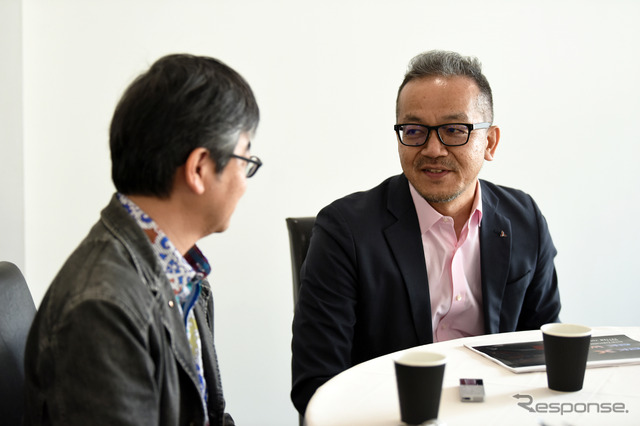 三菱デザイン本部プロダクトデザイン部デザイン・プログラム・マネージャーの大石聖二氏(右)