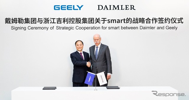 次期スマートEVを共同開発する合弁会社設立を発表する浙江吉利控股集団とダイムラーの両首脳