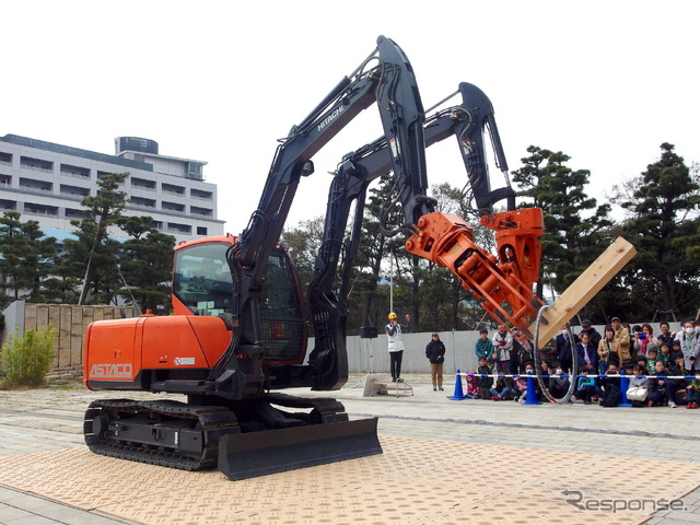 日立建機アスタコ、実演「2本の腕で挑め! 未来館からの挑戦状」(日本科学未来館)