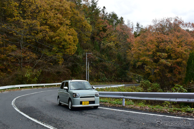 不整路面でも跳ねにくいサスペンションのおかげで山道ドライブは予想を裏切る軽快さだった。