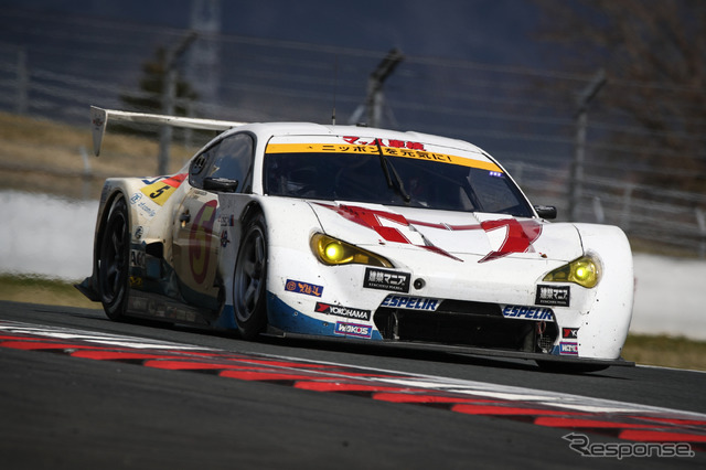 2日目のGT300クラス“2番手タイ”タイム、#5 ADVICS マッハ車検 MC86。