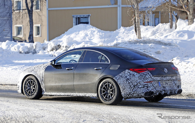 メルセデス AMG CLA45 スクープ写真