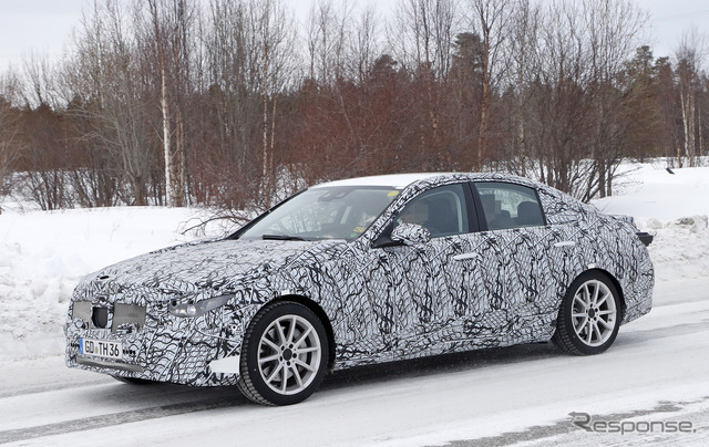 メルセデスベンツ Cクラス 次期型、PHEV 開発車両(スクープ写真)