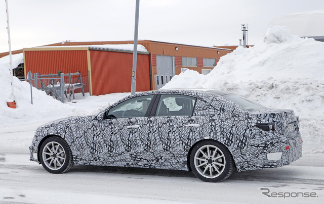 メルセデスベンツ Cクラス 次期型、PHEV 開発車両(スクープ写真)