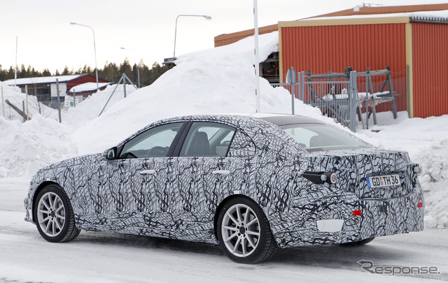 メルセデスベンツ Cクラス 次期型、PHEV 開発車両(スクープ写真)