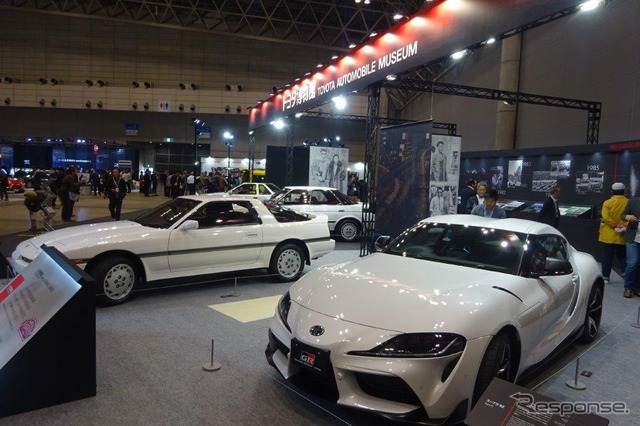 トヨタ博物館ブース:新型スープラ(手前)と88年モデル(オートモビルカウンシル2019)
