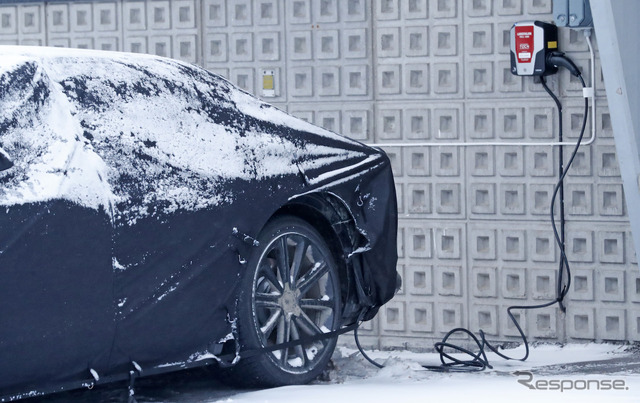 ベントレー フライングスパー 次期型PHEV (スクープ写真)