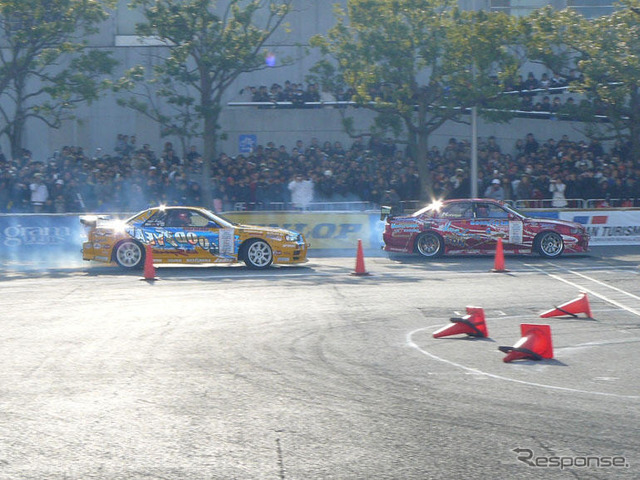 【東京オートサロン08】D1デモラン…トップドリフターが対決