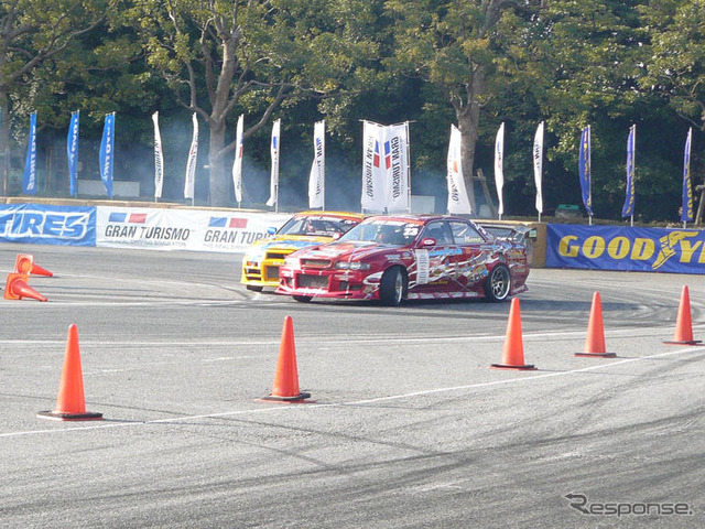 【東京オートサロン08】D1デモラン…トップドリフターが対決