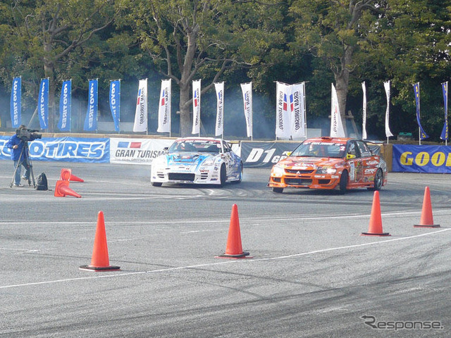 【東京オートサロン08】D1デモラン…トップドリフターが対決