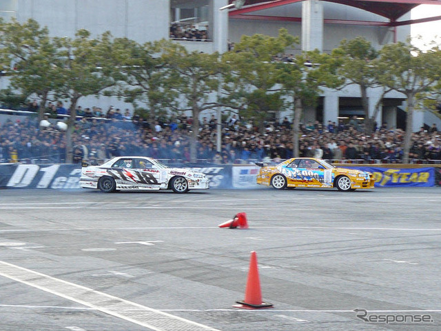 【東京オートサロン08】D1デモラン…トップドリフターが対決